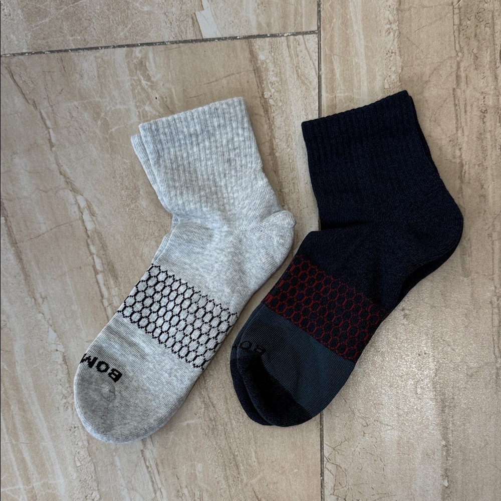 New without tags Bombas unisex Gray and navy Socks
